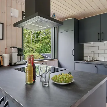 Dom wakacyjny Radica - 400m From The Sea By Interhome *